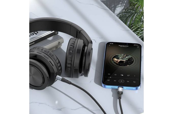 Кабель аудио HOCO UPA22 (штекер Lightning - вход AUX 3.5 mm (белый) 1м (силиконовый)