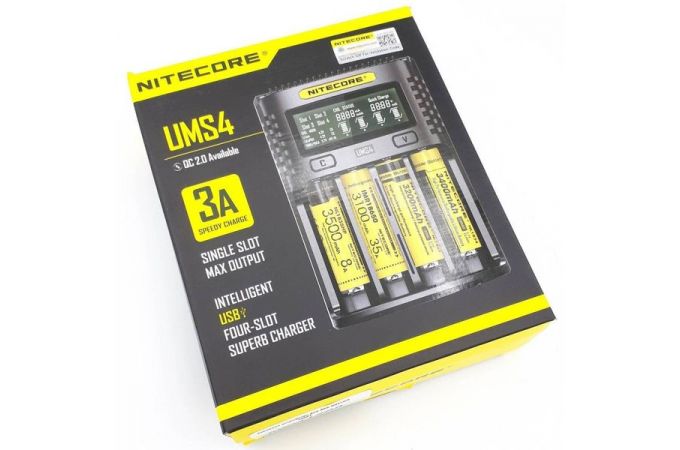 Зарядное устройство для аккумуляторов Nitecore UM4