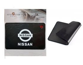 Коврик на панель с маркой авто Nissan (20х13 см)